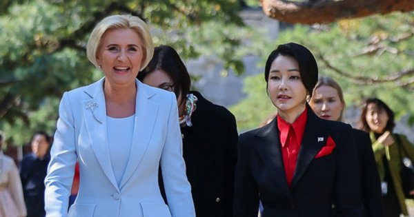 Agata od Andrzeja spotkała się z first lejdi Korei. Obie zachwyciły stylizacjami