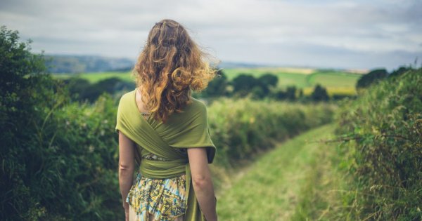 "Kiedy aktorka zażywa wiejskiego życia – dlaczego nowa dziewczyna mojego brata nie pasuje do naszej rodziny"