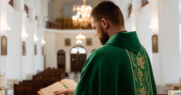 Nowy trend w Polsce. Liczba kleryków rośnie