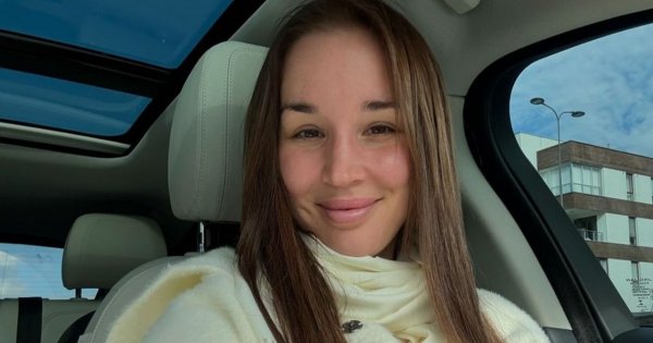 Lil Masti odsłoniła ciało rok po porodzie. Fani zachwyceni: "Wreszcie normalne i piękne zdjęcie"