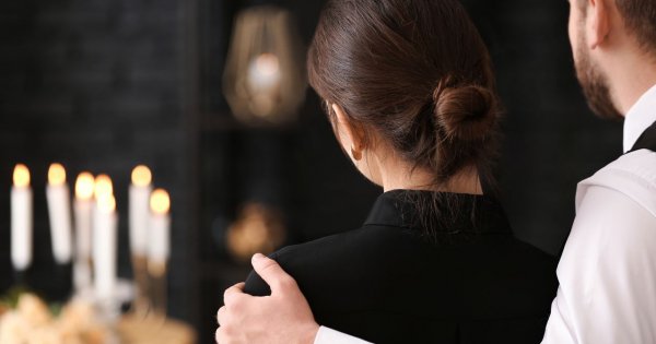 "Zmarła mi babcia, a mój chłopak bardziej martwi się o spadek niż o moje samopoczucie"