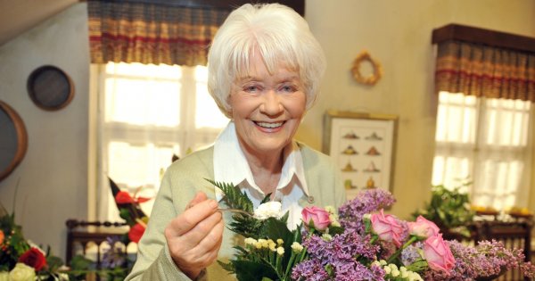 Alina Janowska odeszła równo 7 lat temu. Wspominamy Eleonorę ze "Złotopolskich" [zdjęcia]