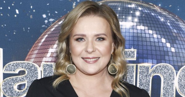 Aneta Zając w "TzG" zaliczyła wpadkę. Pasek zawędrował zbyt wysoko, a sukienka była za mała