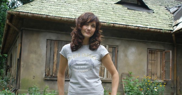 Ilona Ostrowska w modnym blond short bobie. Tak teraz wygląda Lucy z "Rancza"