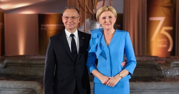 Andrzej i Agata złożyli Polakom życzenia świąteczne. Wyraz twarzy Agaty skradł całe show