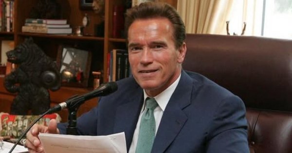 Arnold Schwarzenegger już tak nie wygląda. Z okazji świąt zapuścił włosy i brodę
