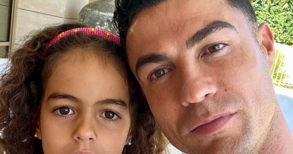 Cristiano Ronaldo na zdjęciu w saunie. Fani martwią się o jego stopy, które są w fatalnej kondycji