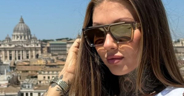 Deynn odsłoniła umięśniony brzuch w zaawansowanej ciąży. Zdradziła, jak udaje się jej utrzymać formę