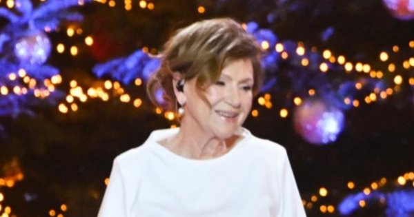 77-letnia Halina Frąckowiak jest w formie. W białej sukni wyglądała jak anioł
