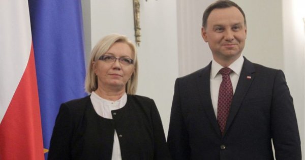 Kontrowersyjna Julia przechodzi na emeryturę. Odprawa i emerytura wyniesie nas krocie