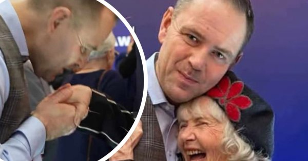Och Karolek to prawdziwy dżentelmen. Tak całuje onieśmielone kobiety [wideo]