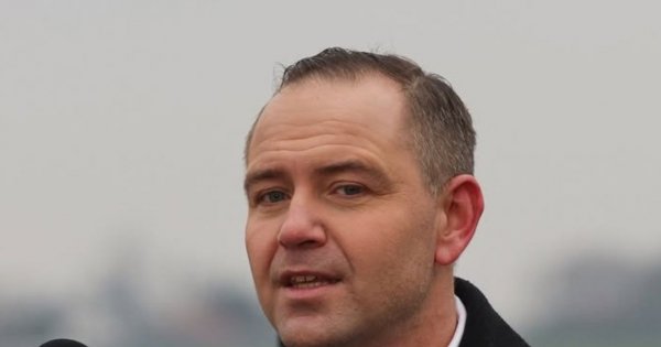 Siłacz Karol wziął na ręce niemowlaka. Wzruszające wideo obiegło sieć. "Waldek"