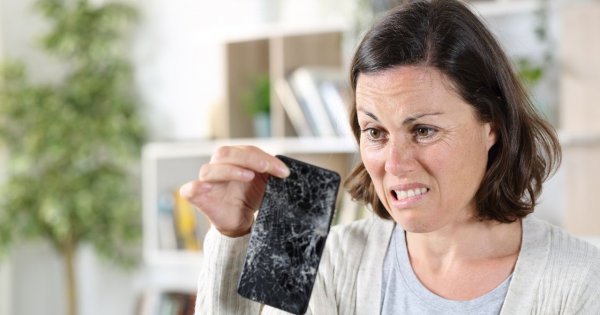 "Nowy telefon - nie dla mnie. Mąż zawsze kupuje sobie nówkę, a ja mam przejąć używkę"