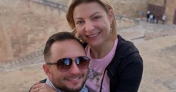 Magda Narożna na świątecznych zdjęciach z nastoletnią córką. Ktoś pisze: "Wyglądacie jak siostry"