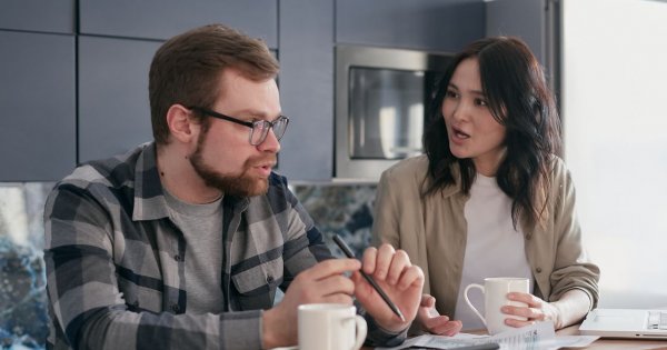 "'Ty siedzisz w domu' – powiedział mój mąż. Więc wystawiłam mu rachunek za wszystko, co robię"