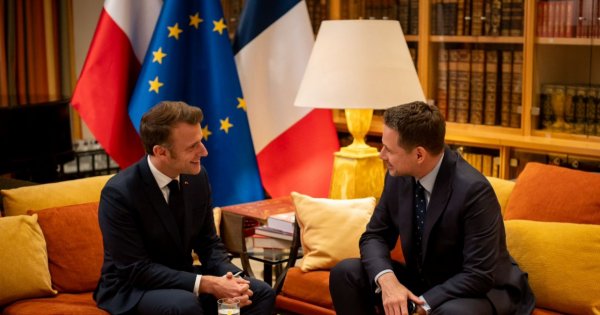 Trzaskający Rafał pochwalił się biegłym francuskim w rozmowie z Emmanuelem [wideo i memy]