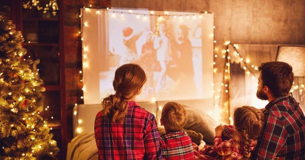 Te filmy wprowadzają w świąteczny nastrój. Warto obejrzeć je całą rodziną