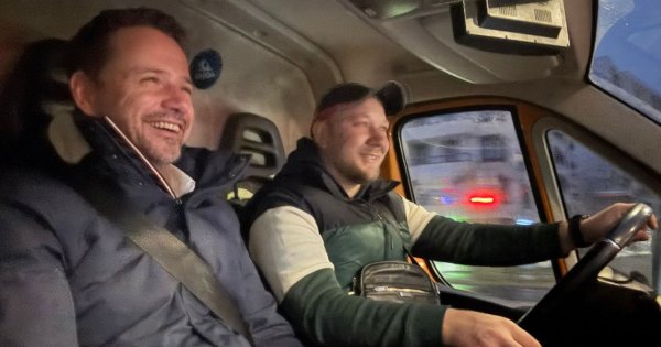 Rafał cyknął sobie fotkę w dostawczaku. Jedno zdjęcie spowodowało wysyp memów