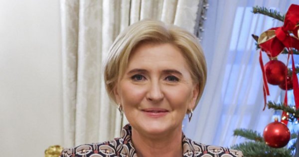 Agata wskoczyła w odważną kieckę. Od tego wzoru można dostać oczopląsu