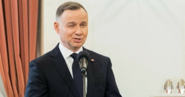 Andrzej po raz kolejny jąka się po angielsku w Davos. Pocieszne nagranie hitem sieci [wideo]