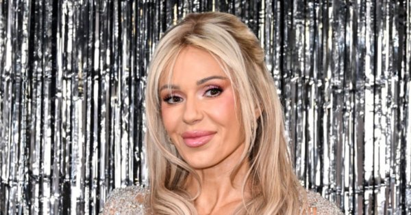 Doda w sukni ślubnej przekazała radosną nowinę! Ogłoszenie o kolejnym ślubie wyświetliła na wielkim neonie