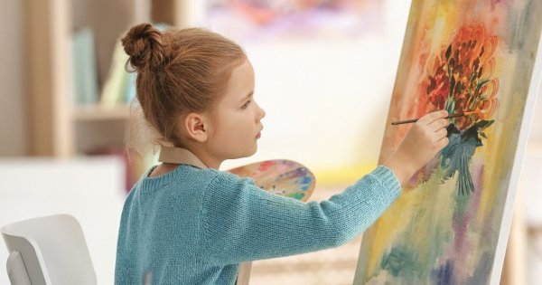 "Wnusia tak cudnie maluje, a synowa nie chce jej posłać do liceum plastycznego"