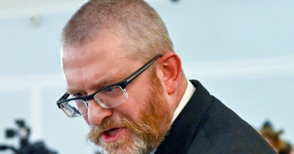 To już niemal oficjalne. Grzegorz Braun od gaśnicy wystartuje. Ma chrapkę na najważniejsze stanowisko [wideo]