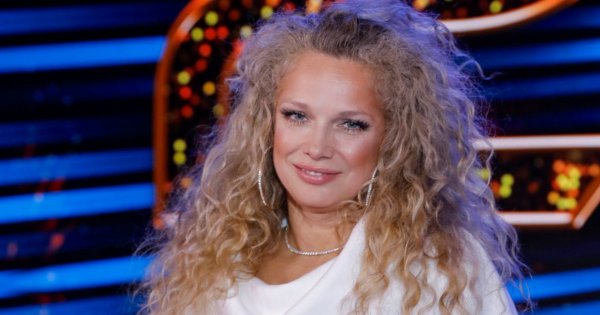 Joanna Liszowska już nie jest platynową blondynką. Nowy kolor włosów odmłodził ją o 10 lat [porównujemy]