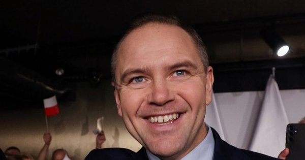 Karol Nawrocki zerwał z tradycją i postawił na przepych. Jego urzędnicy pławią się w luksusach, a w umowie za miliony ukryto porażający haczyk!