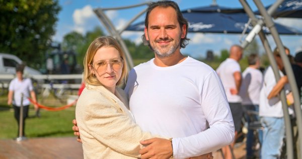 Tak obecnie wygląda mąż Lary Gessler. Wąsy na Podsiadłę i fryzura na Gąsowskiego