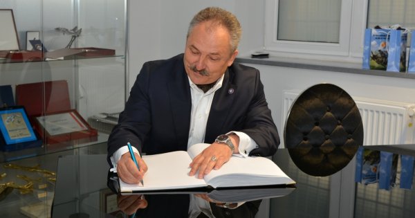 Kandydat na głowę Polski chce powrotu "bykowego". Pachnie PRL-em na kilometr