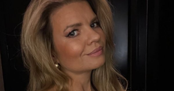 Marta Manowska odpoczywa na rajskiej plaży. Zapozowała bez makijażu w stroju kąpielowym
