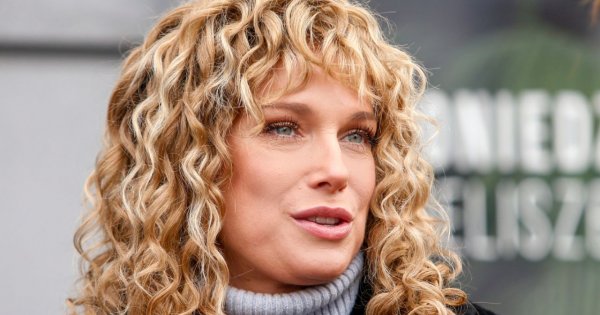 Joanna Liszowska bez makijażu w samolocie. "Pięknie, świeżo, naturalnie" - piszą fani. Porównujemy