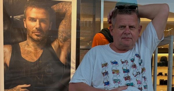Kazik Staszewski zapozował jak piękny David Beckham. Sieć zalały memy. "Prawie to samo"