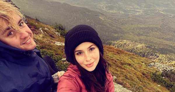 Kevin Mglej świętuje sportowy sukces w Barcelonie. W obcisłym wdzianku podkreśla: "130-kilogramowemu Kevinowi nawet się nie śniło"