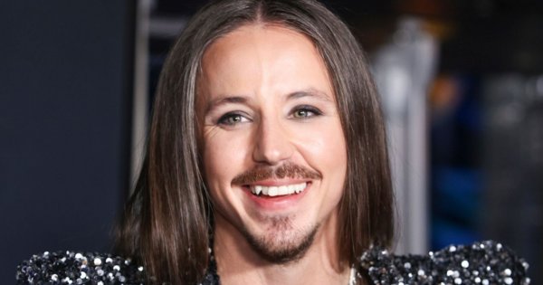 Michał Szpak otworzył sklep. Można kupić tęczowe skarpetki i notes za 150 zł