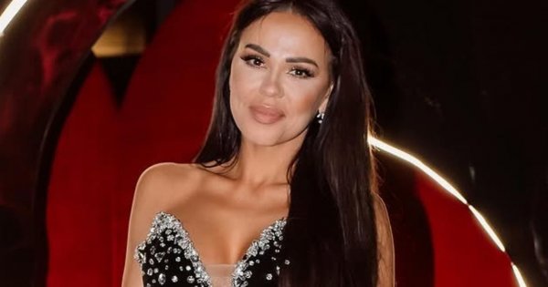 Sylwia Bomba w kusym wdzianku wyeksponowała wszystkie swoje wdzięki. "Nigdy nie byłam ani wybitnie ładna, ani szczupła" [wideo]