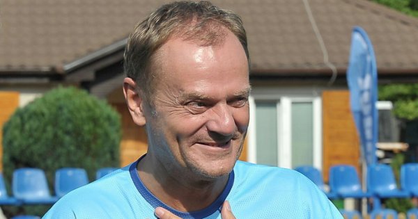 Donaldinho poszedł na mecz incognito. Gola nie strzelił, ale założył hitową i drogą czapeczkę [memy]