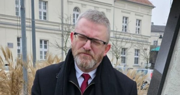 Koniec swawoli Grzegorza w Brukseli. Wyleciał z hukiem na pół roku [wideo]