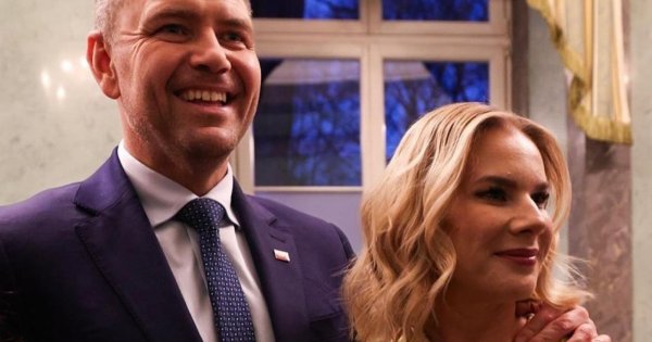 "Doktór" Karol wraz z żoną Martą złożyli życzenia. "Powiedziała więcej niż Agata przez 10 lat" [wideo]