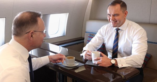 Tadek-Karolek i Andrzejek wybrali się we wspólną podróż. Internauci dopatrzyli się ciekawego szczegółu [memy]