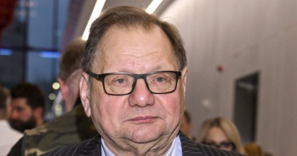 Ryszard Kalisz zamaskował odstający brzuszek. Ten prosty trik sprawił, że 68-latek wyglądał lekko jak piórko [porównujemy]