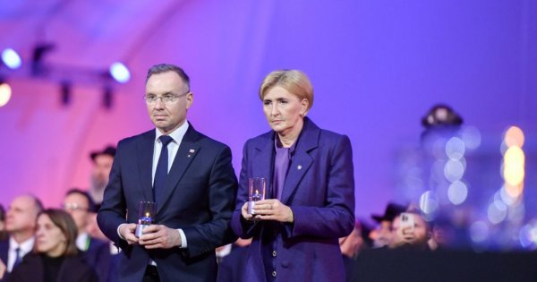 Agata i Andrzej niebawem opuszczą pałac. Wiadomo, co stanie się z kreacjami first lejdi