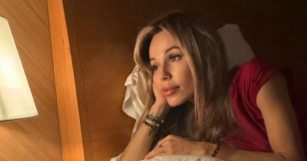 Doda wskoczyła w skórzaną mini, która nie wybacza błędów i buty oplatające nogi jak sznur serdelki. Fani zgodni: "Styl lat 2000" [wideo]