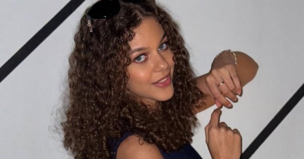 19-letnia Emilia Dankwa realizuje się jako modelka w Grecji. Odsłoniła atuty sylwetki na skałkach [wideo]