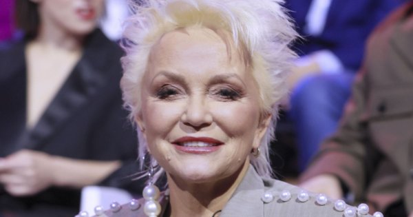 66-letnia Małgorzata Ostrowska pozuje w przeźroczystej bluzeczce. Prawdziwa w niej rakieta