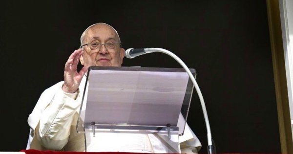 Prześwietliliśmy zarobki Ojca Świętego. Raport jest zaskakujący