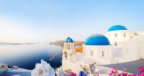 Romantyczne Santorini - sprawdzamy czym najbardziej przyciąga na urlop?