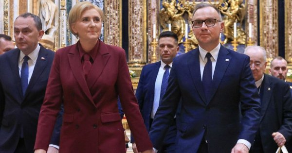 Agata i Andrzej głosowali w Rzymie. Stylizacja first lejdi całkiem udana, a na głowie znów hełm
