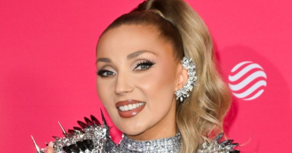 Polsat Hit Festiwal 2025: Cleo od stóp do głów wysadzana diamentami. Nieprzypadkowa stylizacja